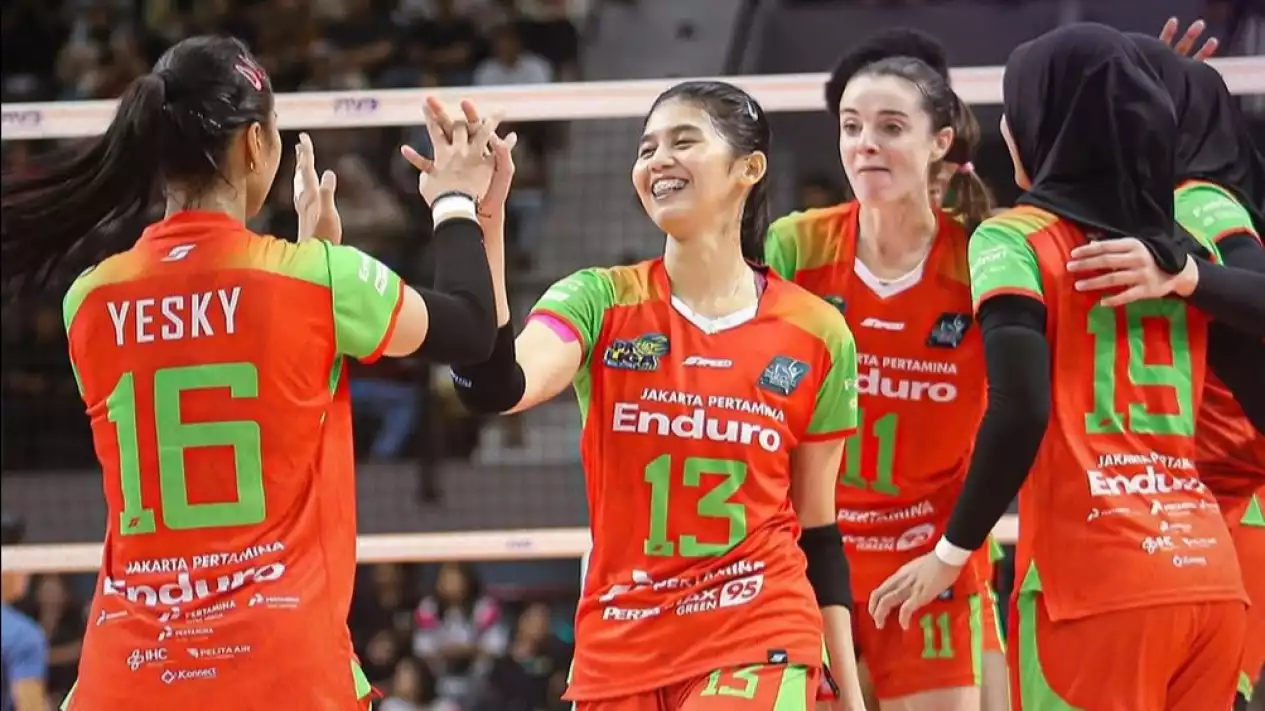 Selebrasi Tim Jakarta Pertamina Enduro usai menang dari Gresik Phonska Plus Pupuk Indonesia. Foto : Ist