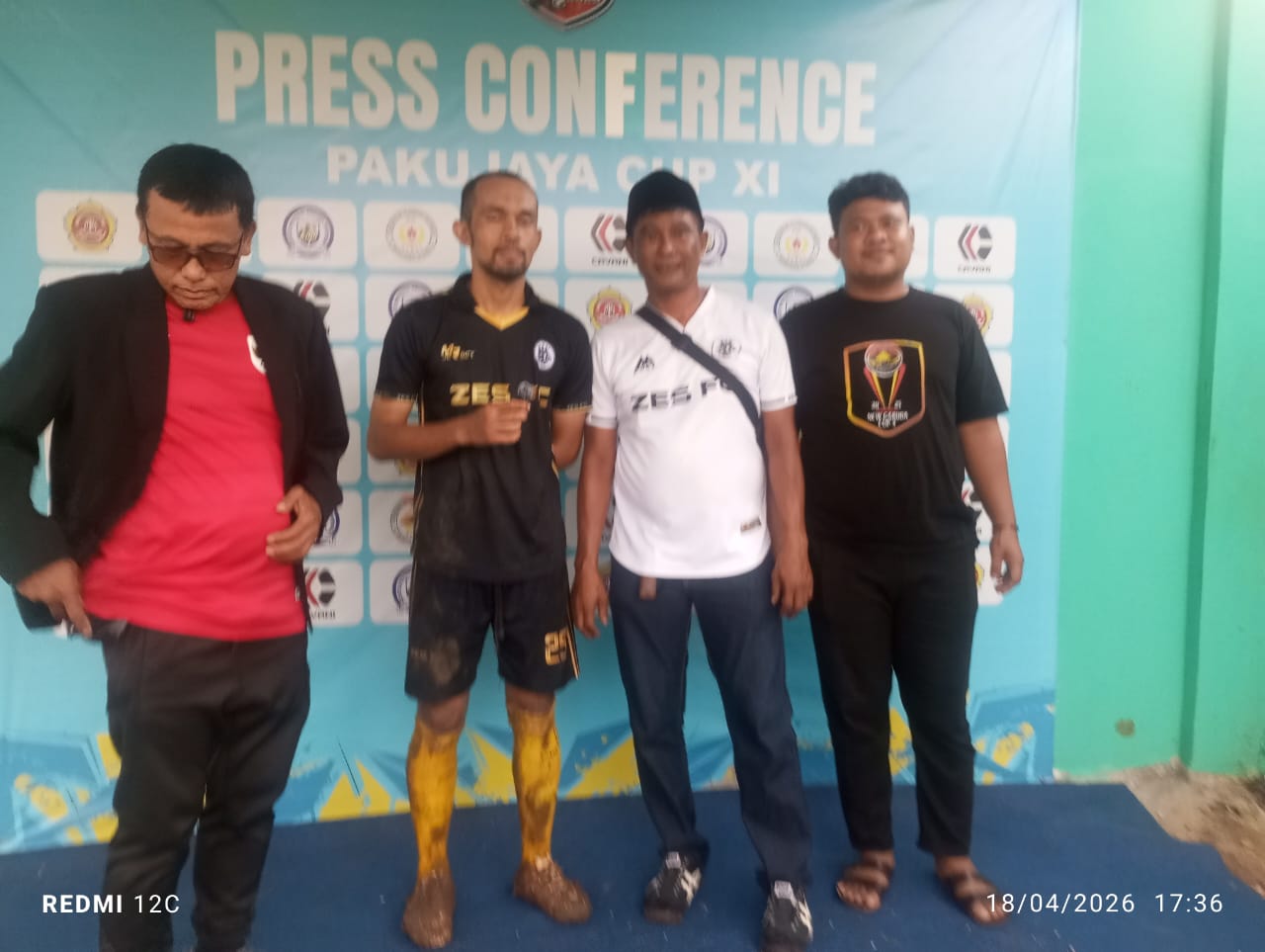Kapten ZES, Hasnul bersama Asisten Manajer ZES, Bocor dan Iqbal saat press conference.(ist).