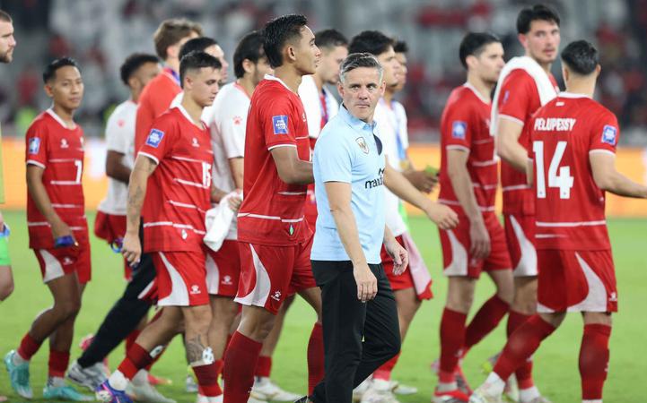 Pelatih Timnas Indonesia John Herdman dan Timnas Senior. Foto : Ist