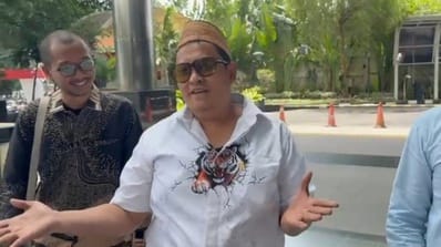 Pengusaha tembakau asal Madura Haji Khairul Umam di Gedung KPK pada Kamis (9/4/2026). Foto ; Ist