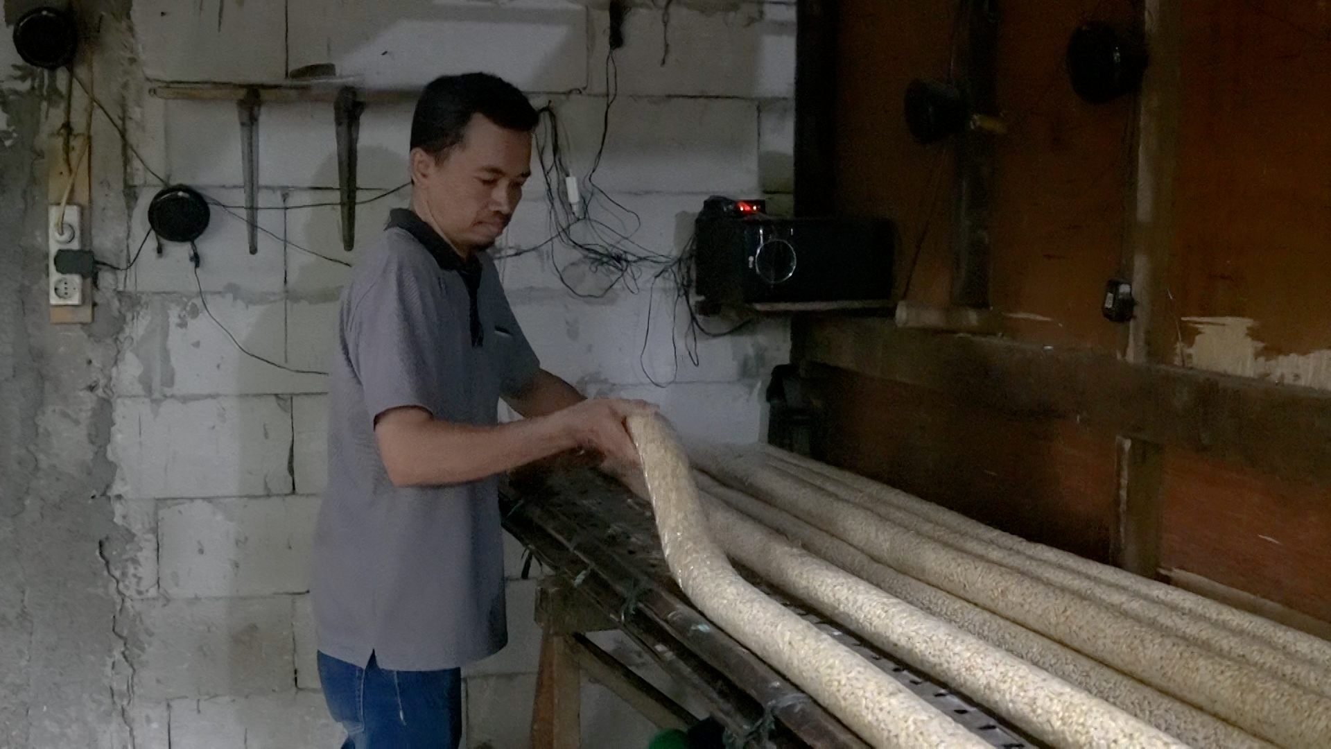 Ijan pemilik Pabrik tempe “Super Raos” di Kramat Jati, Jakarta Timur. Foto : Ist