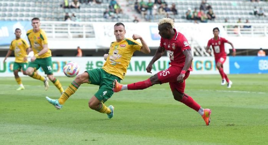 Persebaya curi tiga poin di kandang Malud United. Foto : Ist