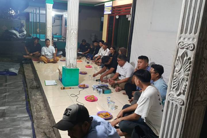 Petugas Perumda Tirta Benteng tengah mengelar Sosialisasi Pemasangan Pipa zona 2 di wilayah RW 02 Kelurahan Manis Jaya, Kecamatan Jatiuwung, Kota Tangerang, kemarin.