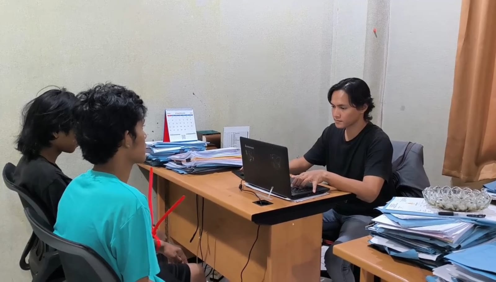 Polisi berhasil menangkap pelaku pencurian AC di salah satu sekolah negeri di Pondok Aren.