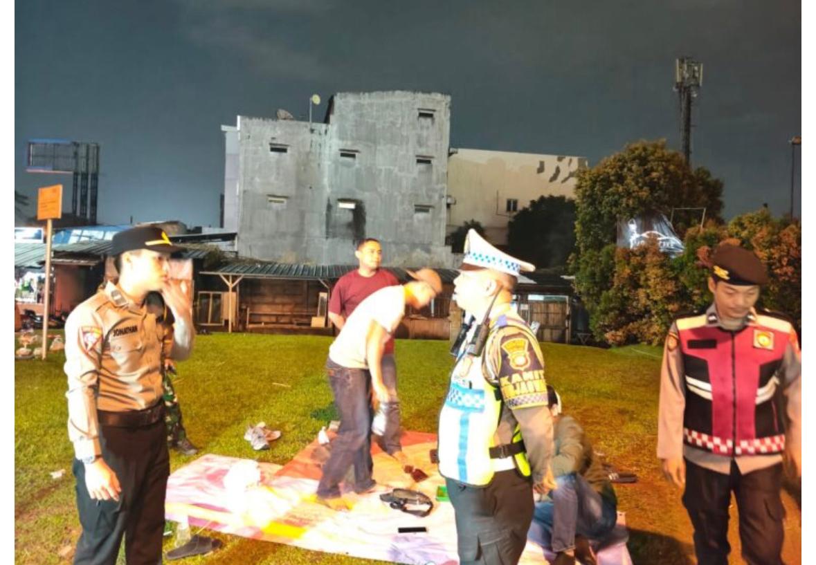 Polis terus gencarkan patroli malam guna mengamankan wilayah. Patroli juga dilakukan sekala besar.