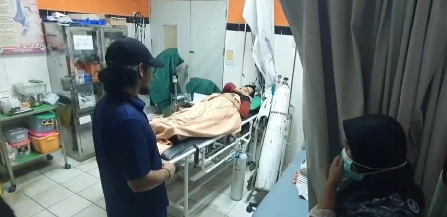 Siswa MTs Al Inayah Cilegon yang dirawat di rumah sakit akibat keracunan. Foto : Ist