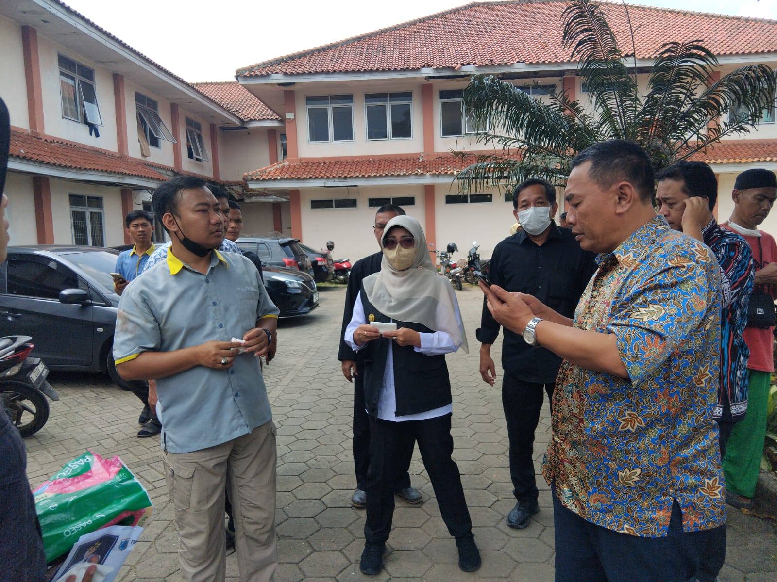 Bupati Pandeglang, Raden Dewi Setiani, saat berada di RSUD Berkah untuk menjenguk korban kecelakaan lalu lintas, Kamis (30/4/2026).(Istimewa)