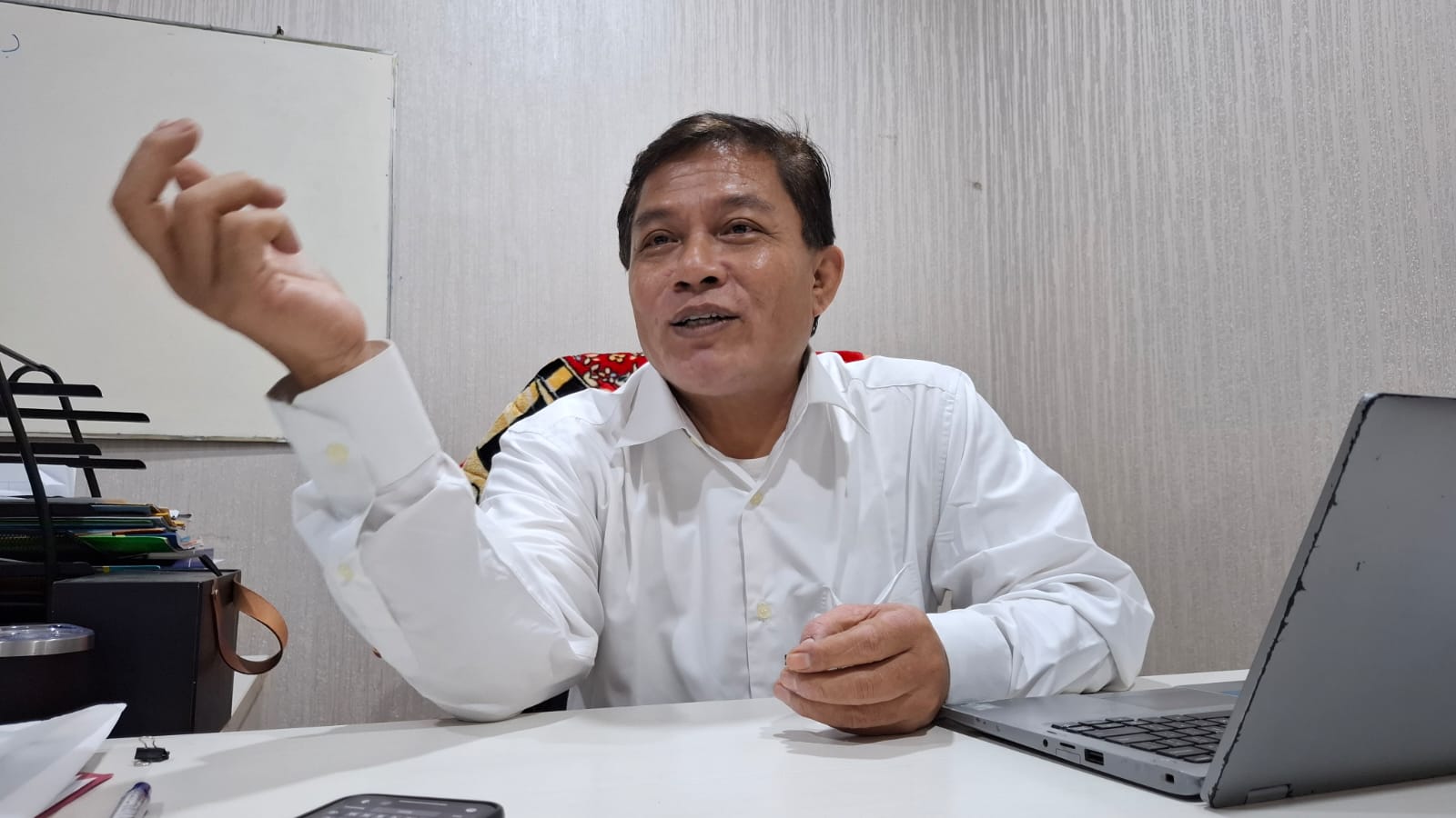 Kepala Bidang BMD pada BKAD Tangsel, Sugeng Rahadi saat menjelaskan perihal progres sertifikat aset.