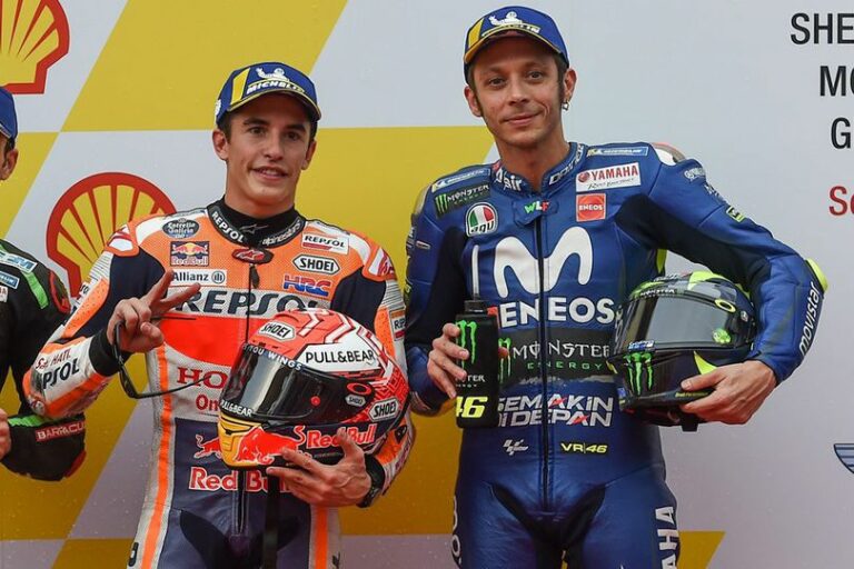 Pembalap MotoGP Marc Marquez (kiri) dan Valentino Rossi (kanan). Foto : Ist