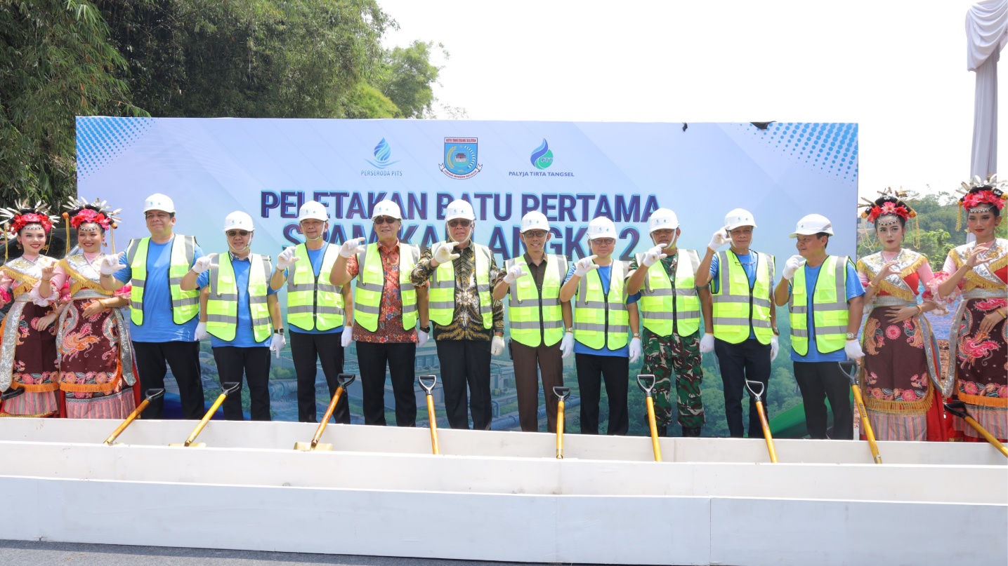 Peletakan batu pertama di area yang berlokasi di Jalan Puspitek, Buaran, Serpong, Kamis (16/4). (tangselpps.id/rmn)