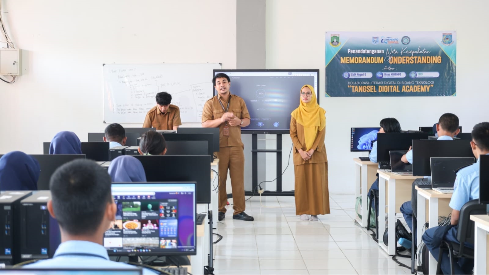 DIGITAL. Antusias siswa SMKN 6 Tangsel saat mengikuti pelatihan digital.