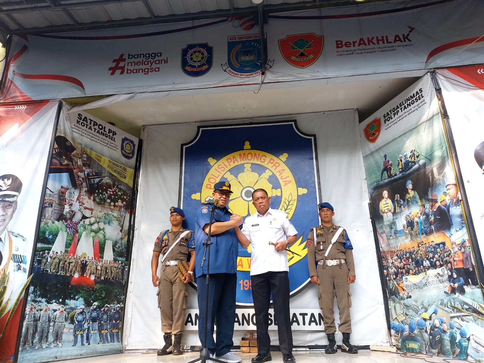 Serah terima jabatan (sertijab) Kepala Satpol PP berlangsung khidmat, diawali dengan apel bersama yang diikuti seluruh personel Satpol PP. (tangselpos.id/rmn)