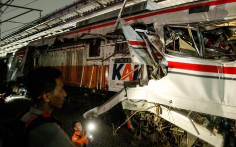 Tabrakan kereta di Stasiun Bekasi Timur. Foto : Ist