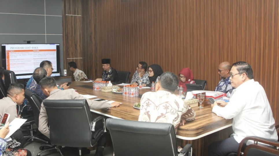 Wabup Amir Hamzah sedang melakukan rapat koordinasi program perkemahan antar Saka Gerakan Pramuka tingkat Cabang Kabupaten Lebak, di Ruang Kerjanya, Kamis (16/04).