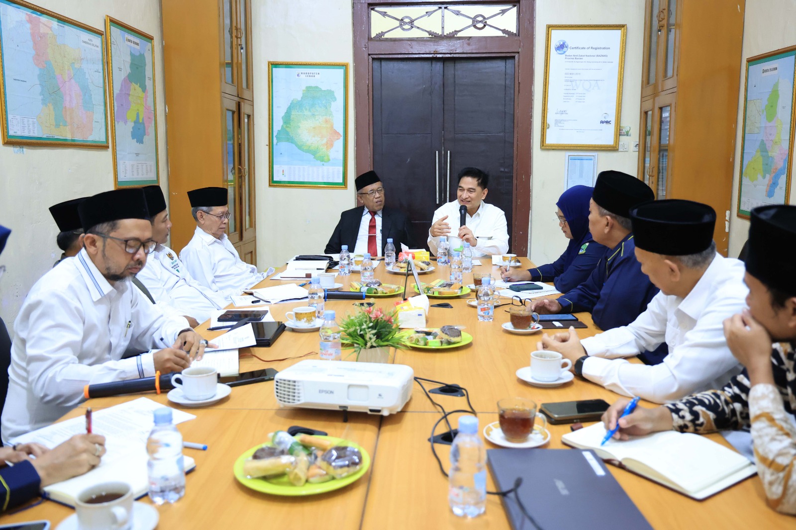 Wakil Gubernur Banten, Achmad Dimyati Natakusumah, saat menghadiri Rapat Koordinasi dengan Baznas Provinsi Banten di Kelurahan Cimuncang, Kota Serang, Selasa (7/4/2026).(Istimewa)