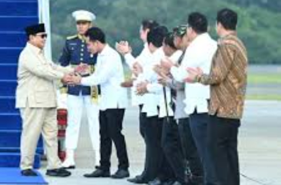 Wapres Gibran saat menyambut Presiden Prabowo usai lawatan ke Rusia dan Prancis. Foto : Ist