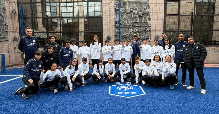 Timnas Putri U-17 Indonesia di pusat pelatihan elite Clairefontaine National Football Centre dalam program kolaborasi antara PSSI dan Federasi Sepak Bola Prancis (FFF). Foto : Ist