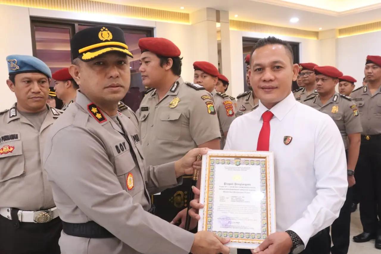 Polres Tangsel berika kegirangan kepada para jajaran yang berprestasi.