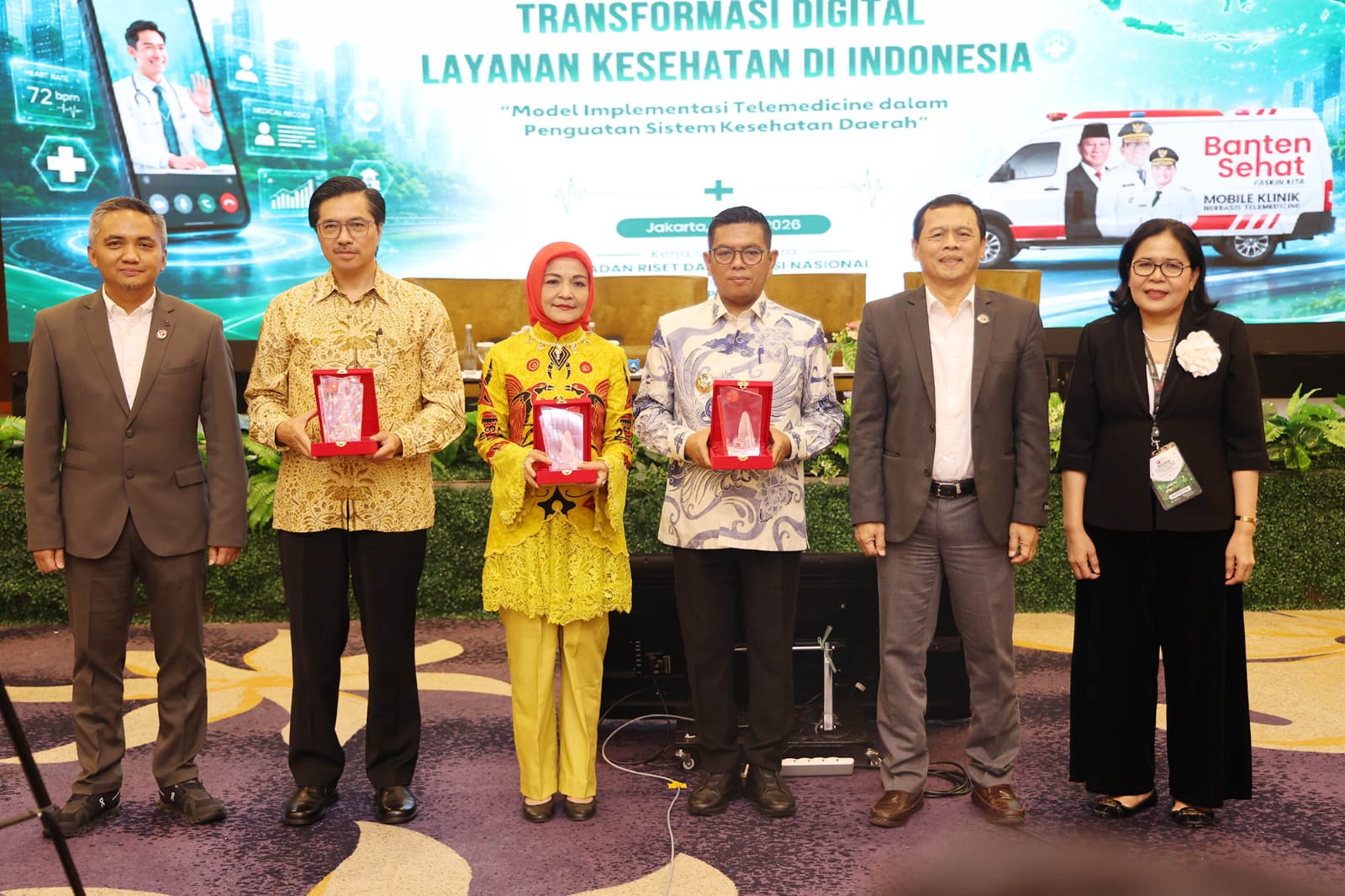 Gubernur Andra Soni (batik putih) dalam Seminar Transformasi Digital Layanan Kesehatan di Indonesia di Gedung BRIN, Jakarta, Selasa (19/5/2026)  Foto : Humas Pemprov