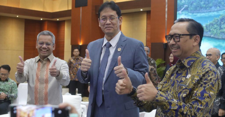 Menteri Keuangan Purbaya Yudhi Sadewa (tengah), didampingi Wakil Menteri Keuangan Suahasil Nazara (kiri) saat akan menyampaikan keterangan dalam konferensi pers APBN KiTa di Jakarta, Selasa (5/5/2026). Foto: Ist