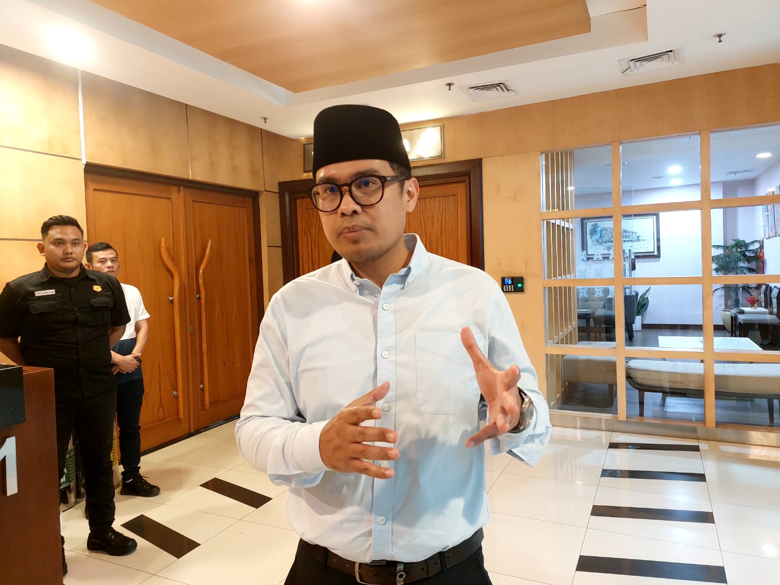 Wakil Wali Kota Tangsel, Pilar Saga Ichsan saat menjelaskan terkait progres pembangunan PSEL.