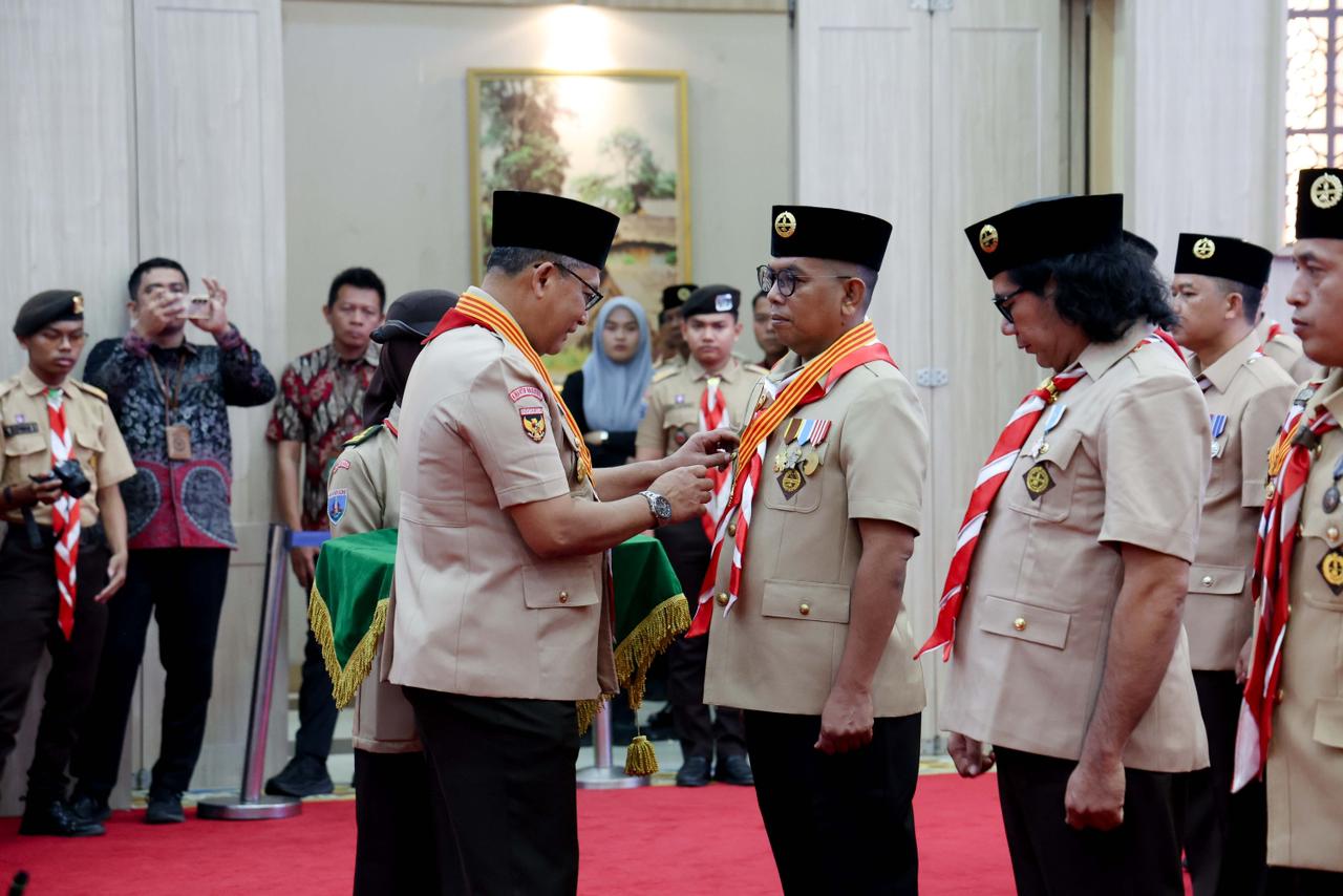 Andra Soni dilantik sebagai Ketua Majelis Pembimbing Daerah (Mabida) Gerakan Pramuka Kwartir Daerah Banten oleh Ketua Kwartir Nasional Gerakan Pramuka Komjen (Purn) Budi Waseso. Foto : Humas Prov