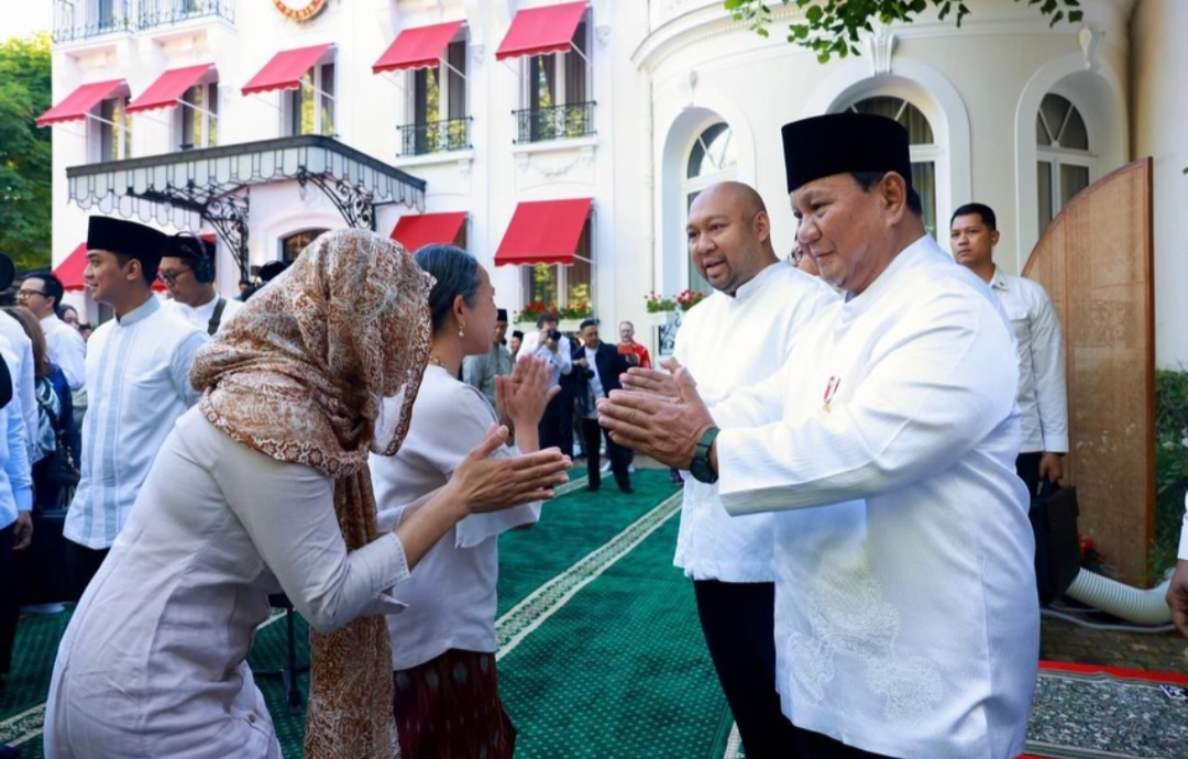 Presiden Prabowo salat Ied Adha 2026 di Paris. Foto : Ist