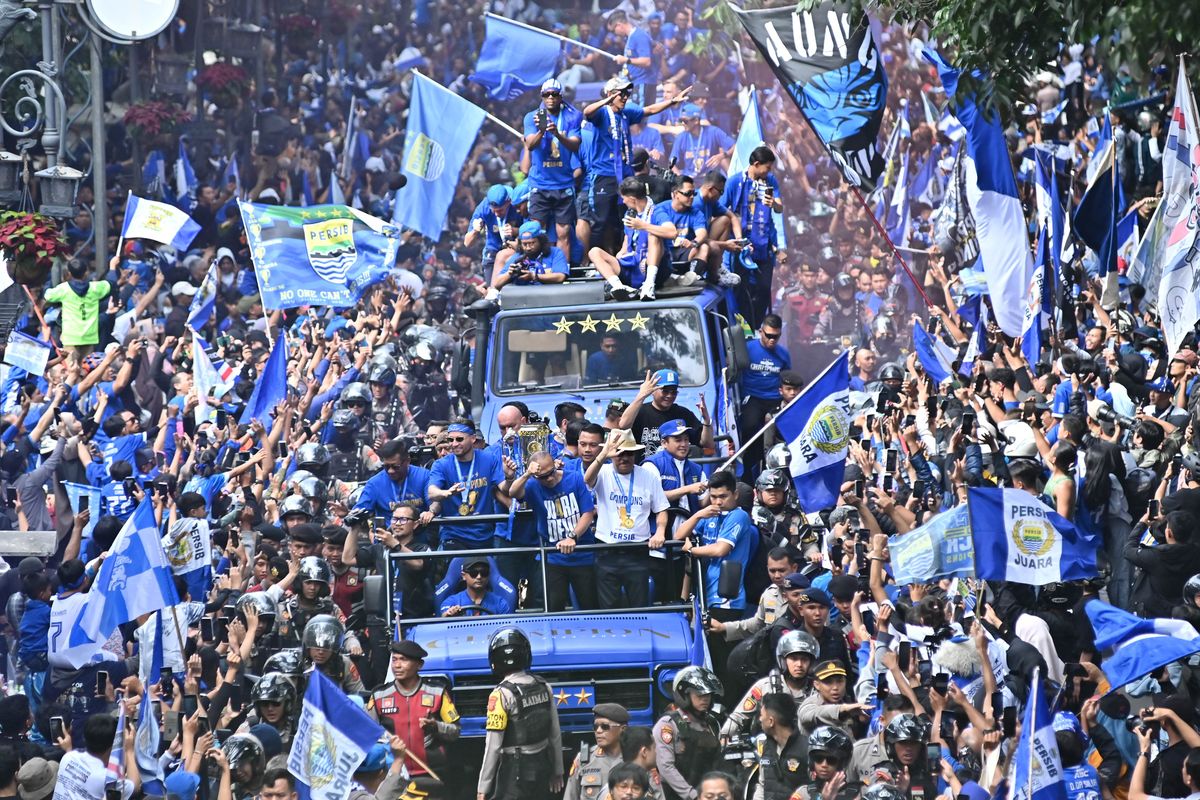 Jutaan penggemar Persib turun ke jalan sambut kemenangan Juara Liga 2025/2026. Foto : Ist
