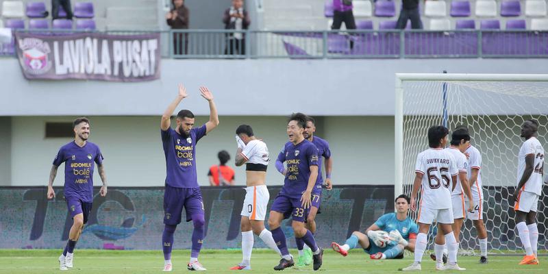 Laga Persita vs Borneo berakhir 0-2 untuk Borneo. Foto : Ist