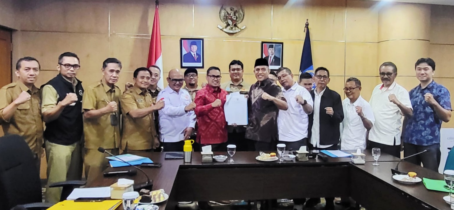 Wakil walikota Tangsel yang juga sebagai ketua PB Porprov Banten ke VII Pilar Saga Ichsan seusai menggelar rakor dengan SC. Foto : Ist