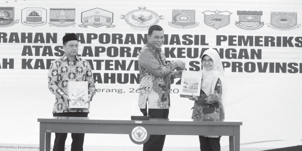 Bupati Serang Ratu Rachmatuzakiyah dalam kegiatan Penyerahan Laporan Hasil Pemeriksaan atas Laporan Keuangan Pemerintah Daerah (LKPD) Tahun 2025 di Aula Kantor BPK RI Perwakilan Provinsi Banten, Palima, Kota Serang, pada Selasa (26/5). HUMAS PEMKAB SERANG