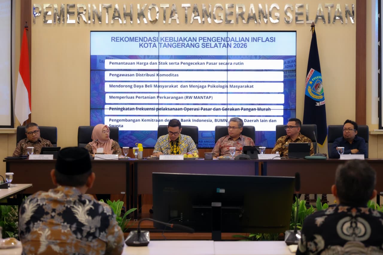 Wakil Wali Kota Tangsel, Pilar Saga Ichsan saat memimpin rapat koordinasi rapat pengendalian inflasi