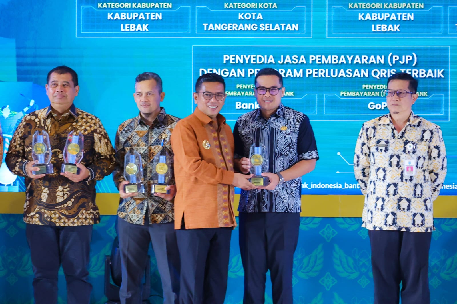 Pemkot Tangsel borong 2 penghargaan BI kategori digitalisasi keuangan.
