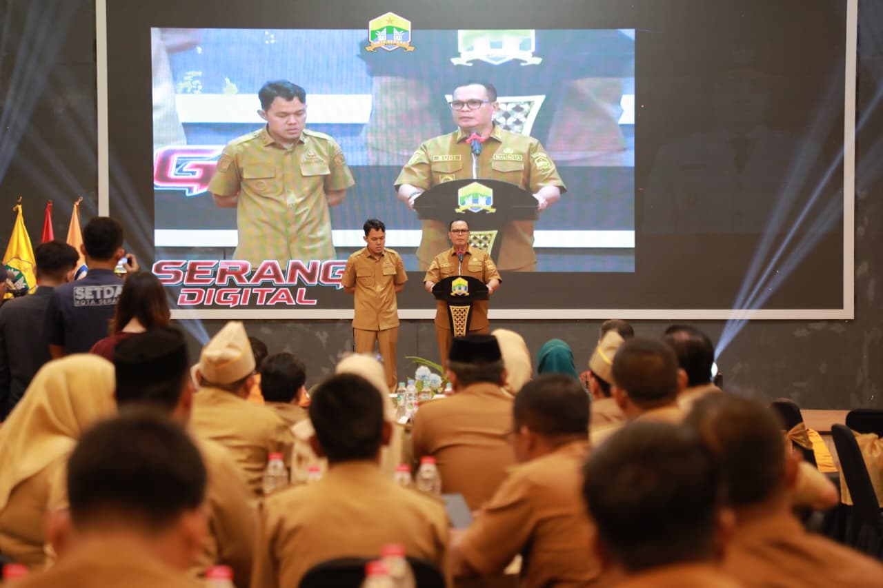 Wali Kota Serang, Budi Rustandi didampingi Wakil Wali Kota, Nur Agis Aulia saat menyampaikan sambutan dalam launching Serang Digital di Ballroom Hotel Horison Ultima Ratu Serang, Senin (25/5/2026).(Istimewa)