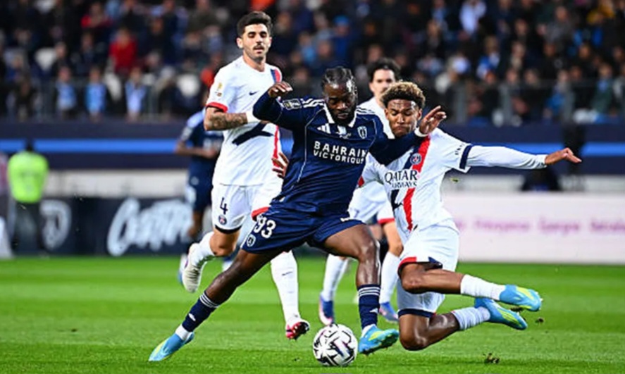 Laga PSG vs Paris FC berakhir 1-2 untuk keunggulan Paris FC. Foto : Ist