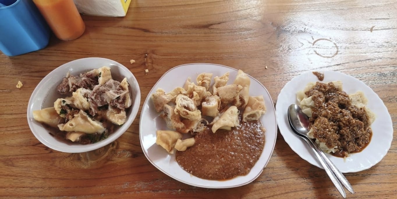 Siomay dan batagor Nyi Iteung BSD. Foto : Emir MG