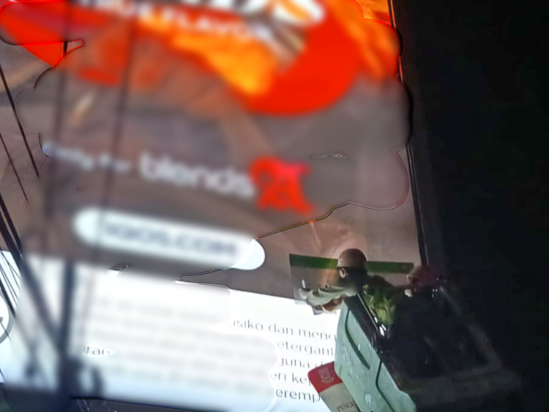 Satuan Polisi Pamong Praja (Satpol PP) Kota Tangerang Selatan (Tangsel) menyegel belasan billboard. (Ist)