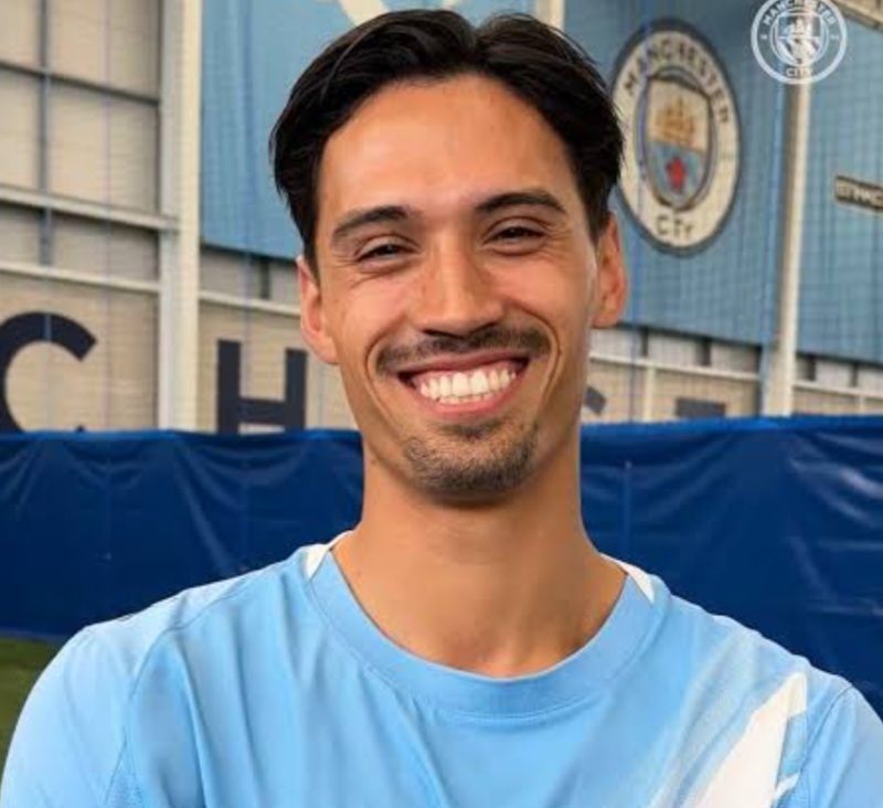 Gelandang Manchester City Tijjani Reijnders akan nonton laga penentuan Juara Liga Indonesia 2026 antara Persib vs Persijap. Foto : Ist