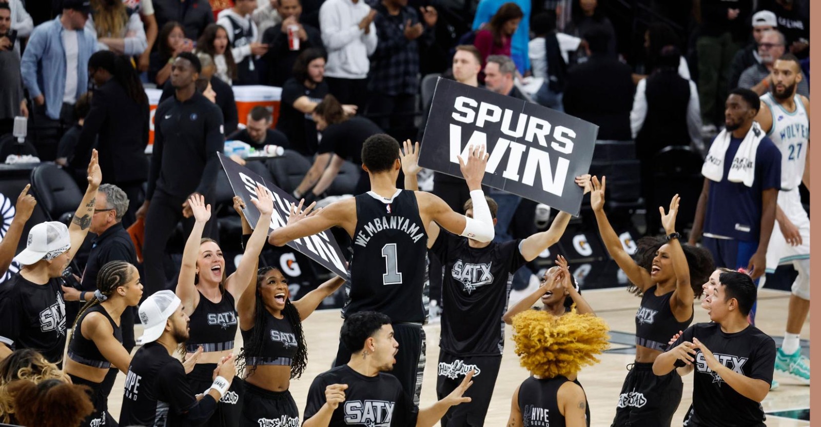 Victor Wembanyama merayakan kemenangan San Antonio Spurs atas Minnesota Timberwolves pada Game 5 semifinal Wilayah Barat NBA di Frost Bank Center, San Antonio, Rabu (13/5/2026) waktu setempat. Spurs menang 126-97 dan unggul 3-2 dalam seri playoff. Foto : Ist