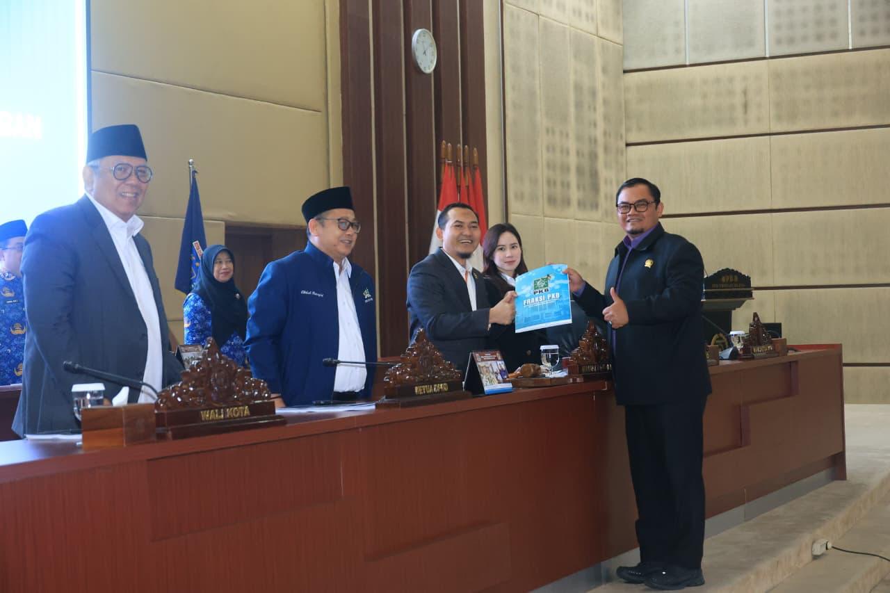 PARIPURNA. DPRD Kota Tangsel gelar rapat paripurna pandangan umum seluruh fraksi terkait pertangungjawaban APBD 2025.