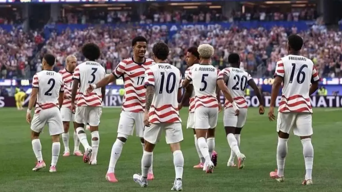 Selebrasi skuad AS usai menang 2-0 dari Australia dan maju ke 32 besar. Foto : Ist