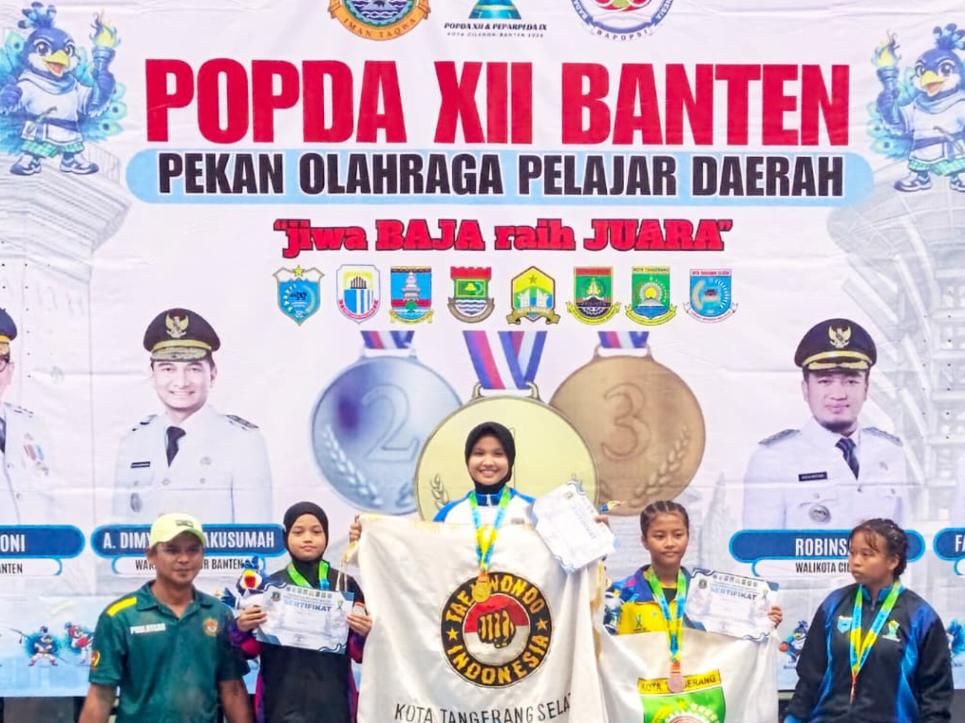Tim taekwondo Tangsel rebut kembali juara umum POPDA Banten. (tangselpos.id/rmn)