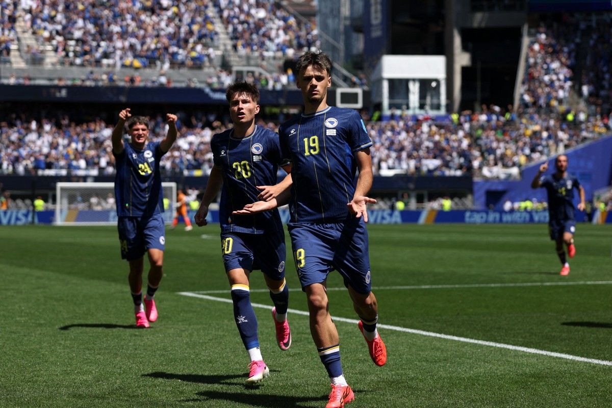 Selebrasi punggawa Bosnia usai menang 3-1 dari Qatar. Foto : Ist