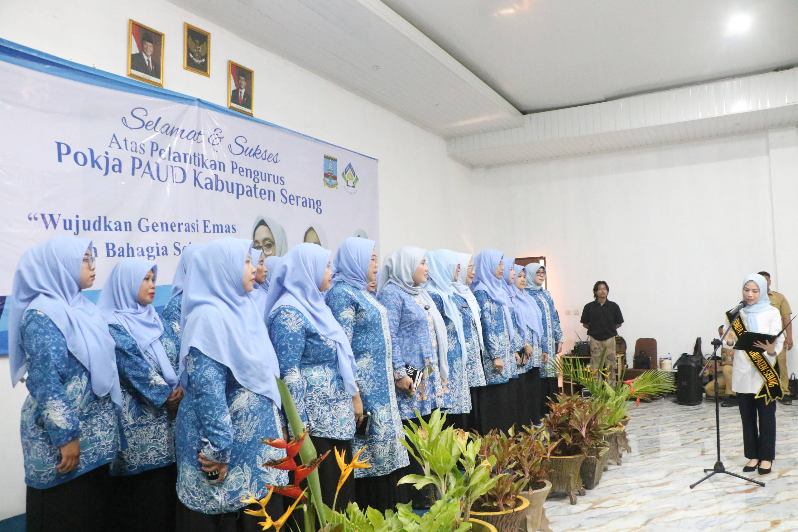 Bupati Ratu Rachmatuzakiyah melantik Pengurus Pokja Bunda PAUD Kabupaten Serang di Salsa Beach Hotel Anyer Kecamatan Cinangka pada Selasa (23/6). HUMAS PEMKAB SERANG
