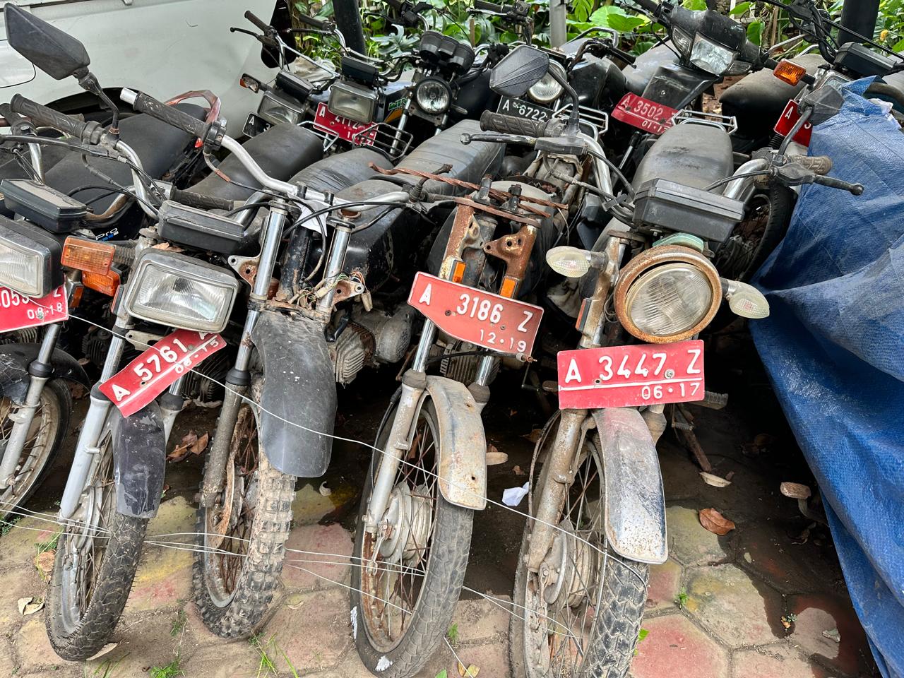 Kendaraan dinas roda dua yang masuk dalam proses lelang oleh BPKAD Banten melalui KPKNL Serang.(Istimewa)