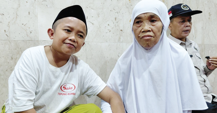 Mbah Painah menunaikan Haji usai menabung 18 tahun. Foto : Ist