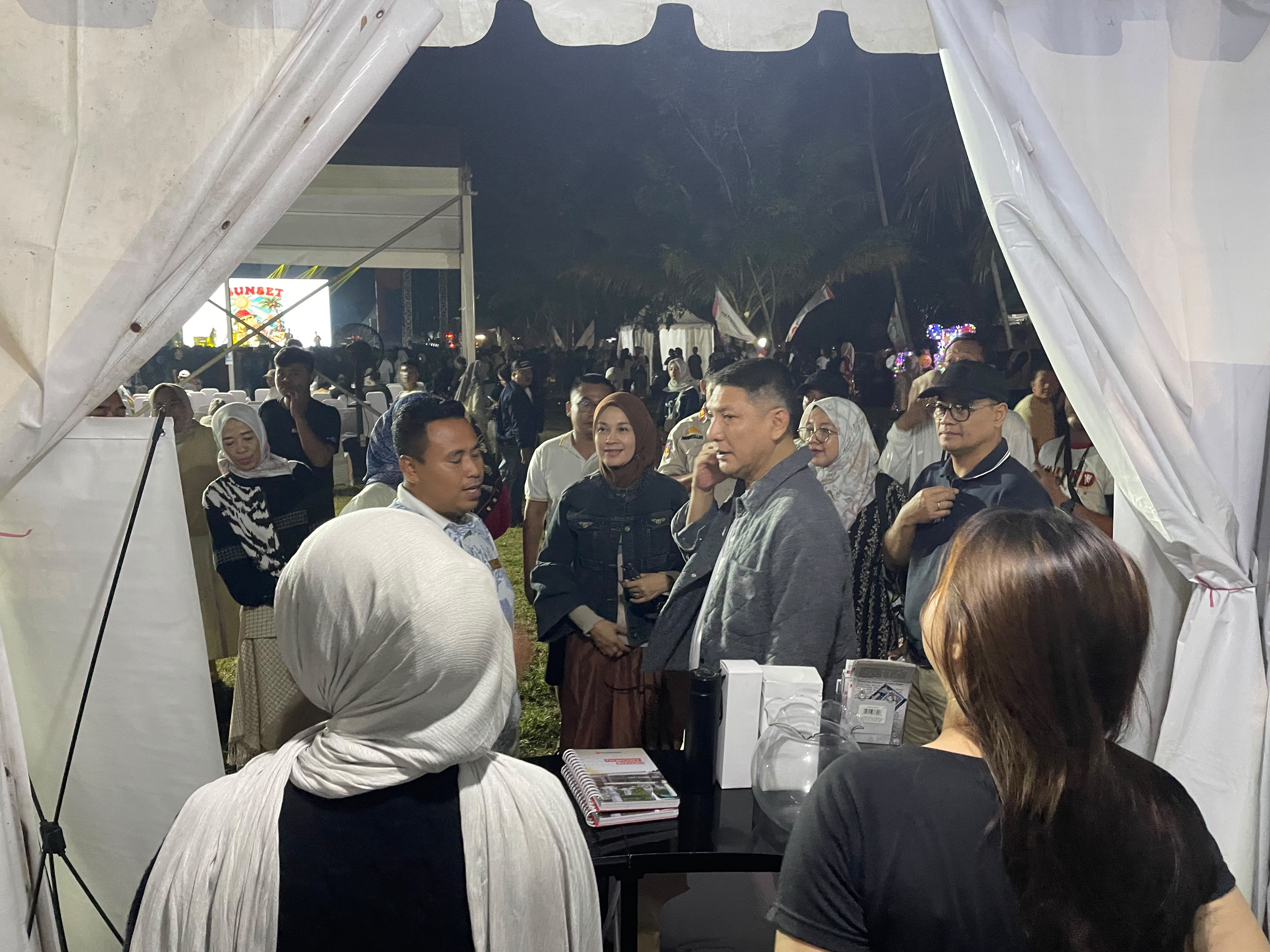 Sekretaris Daerah Provinsi Banten, Deden Apriandhi Hartawan saat meninjau Festival Exciting Banten 2026. Foto : Humas Pemprov