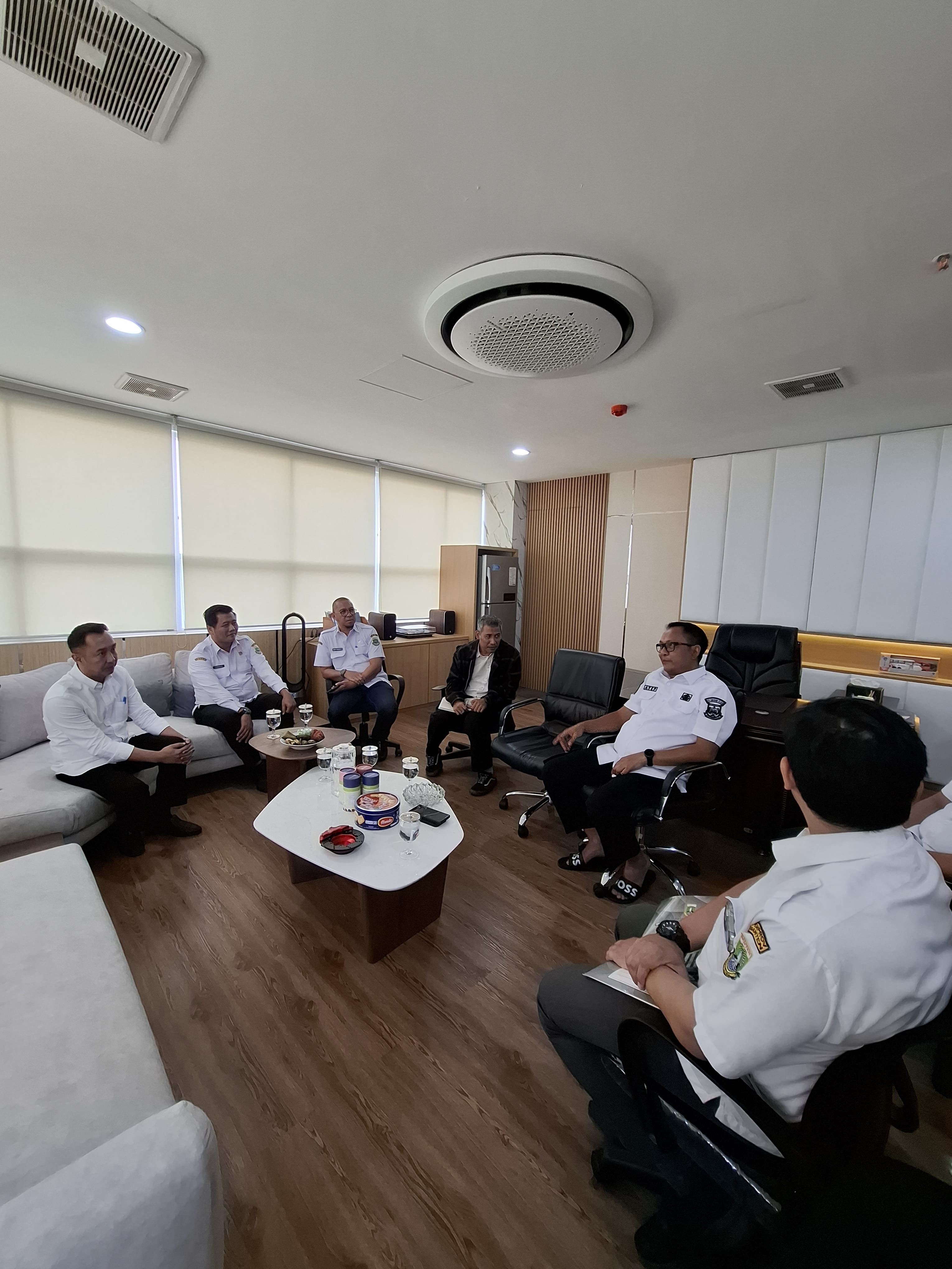 Samsat Ciputat memperkuat sinergitas bersama Pemerintah Kota Tangerang Selatan melalui Badan Pendapatan Daerah (Bapenda) dan Dinas Perhubungan (Dishub). (Ist)