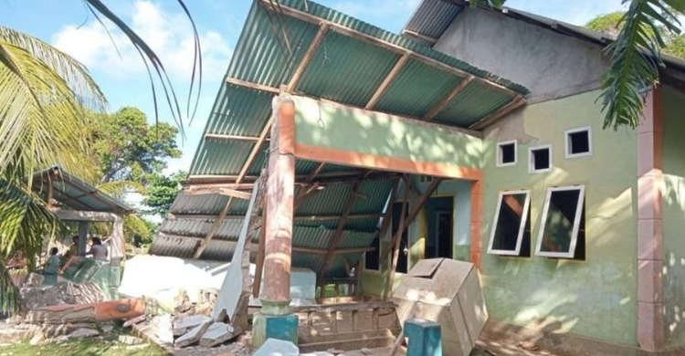 Kerusakan bangunan di Sulawesi akibat gempa di Filipina. Fotp : zist