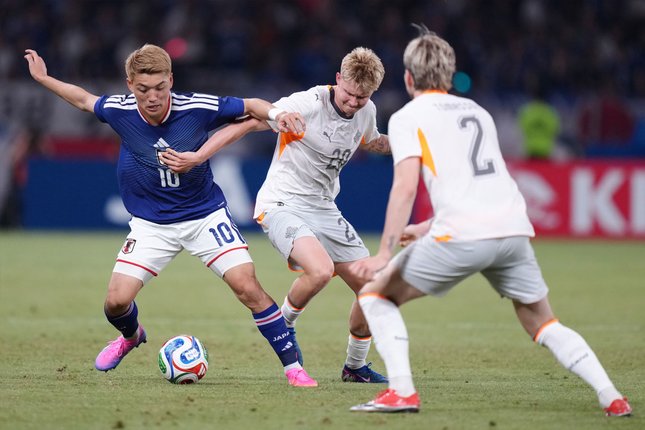 Laga Timnas Jepang unggul 1-0 dari Timnas Islandia. Foto : Ist